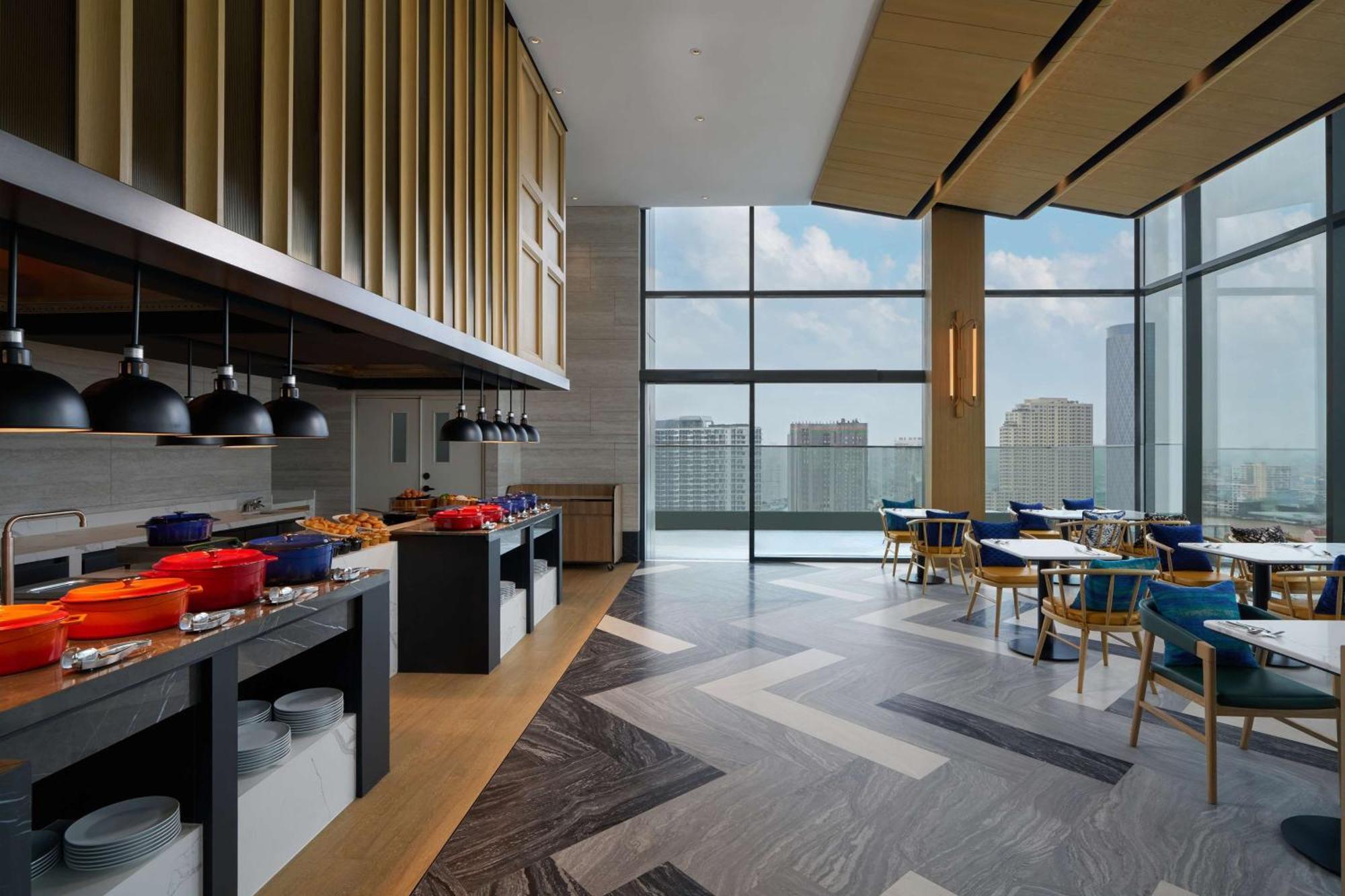 Hilton Garden Inn Bangkok Riverside Exterior foto